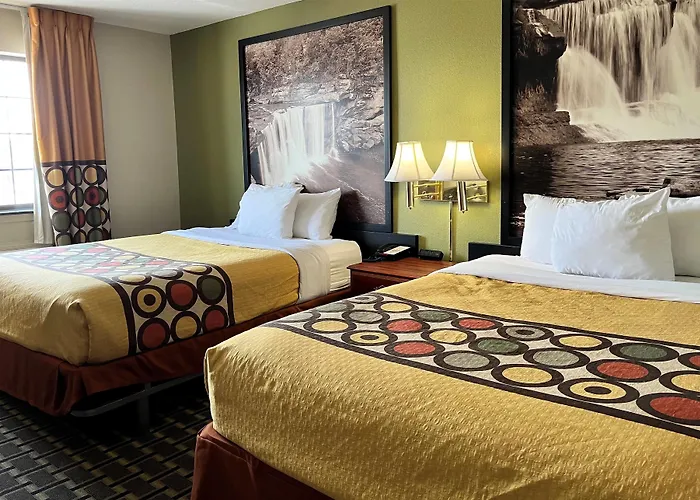 Super 8 By Wyndham Madison In
